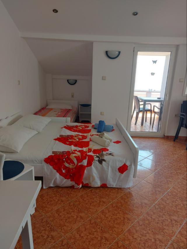 Apartmani Vesna Pag Town Bagian luar foto